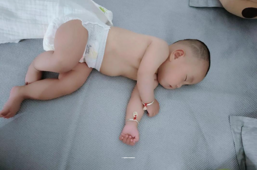 衡水宝宝拍嗝的正确方法